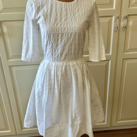 Gap Fit & Flare White Eyelet Dress Size 4 - Picture 3 of 5